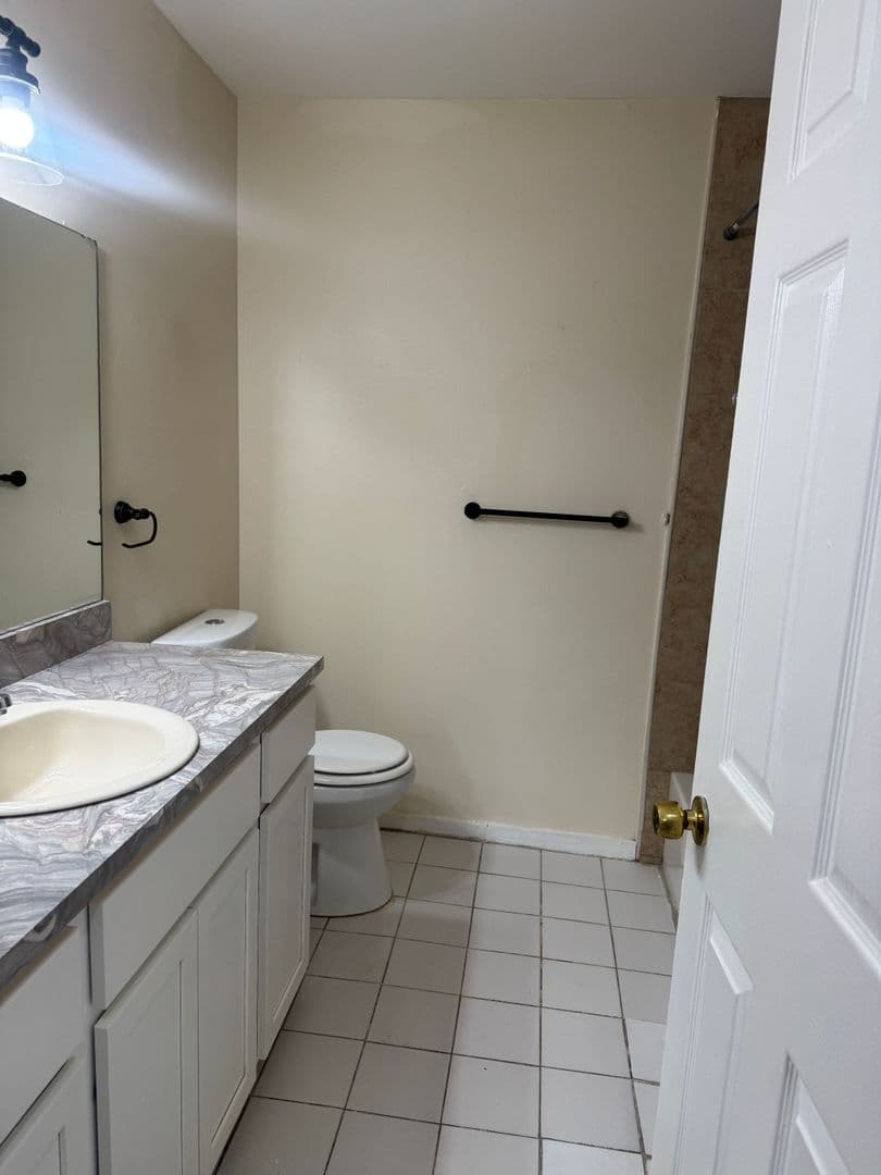 Detroit Apartment: 15800 Hubbell Street