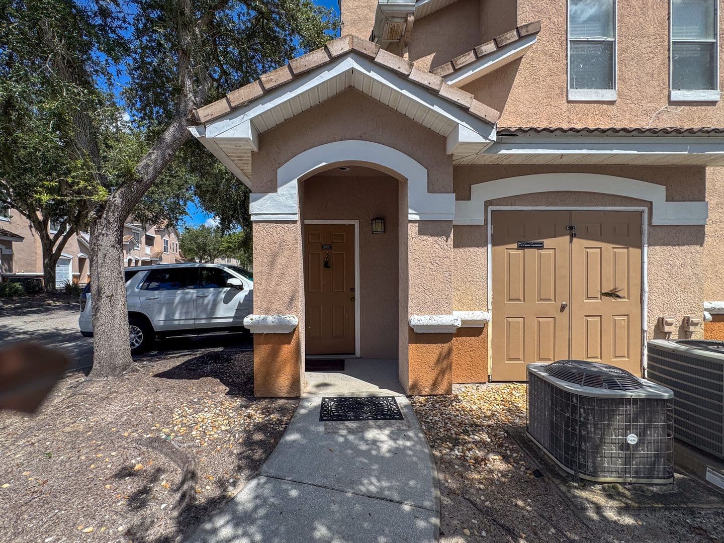 Tampa Condo: 10561 Villa View Circle
