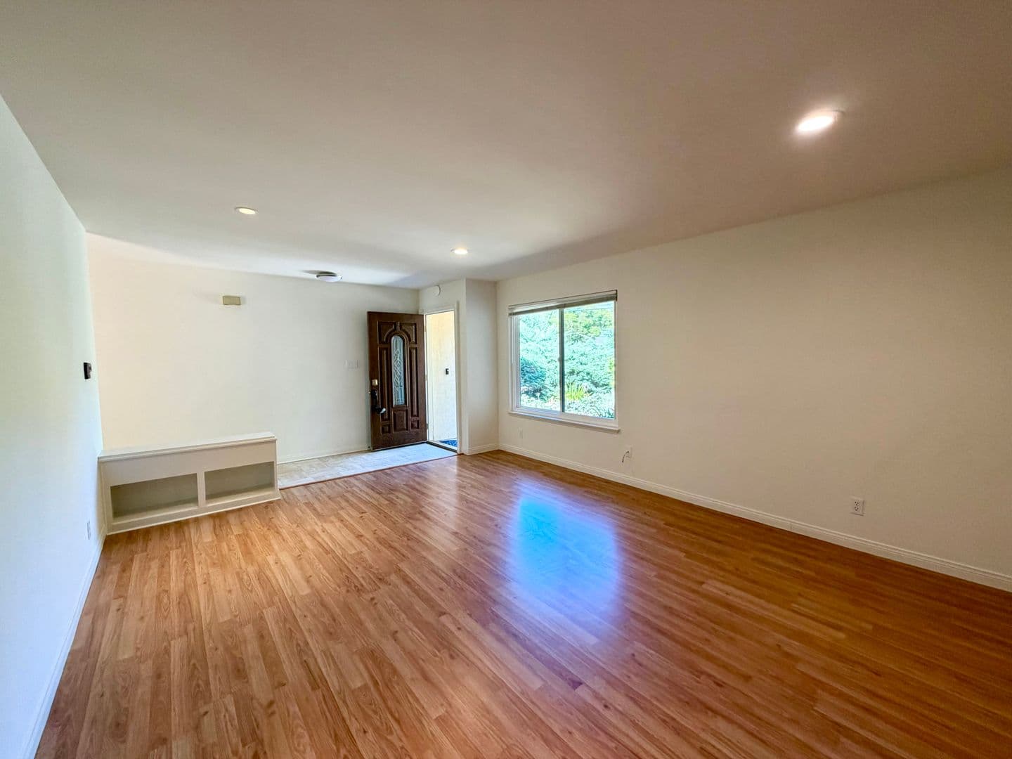 Santa Barbara House: 943 N Patterson Ave