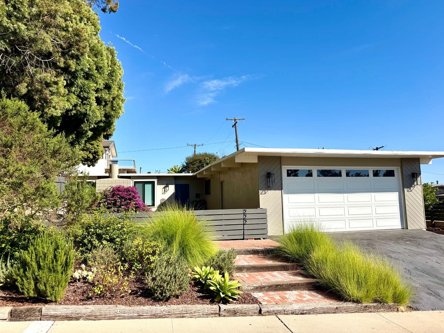 Santa Barbara House: 222 La Jolla Drive