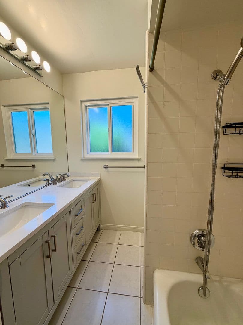 Santa Barbara House: 943 N Patterson Ave