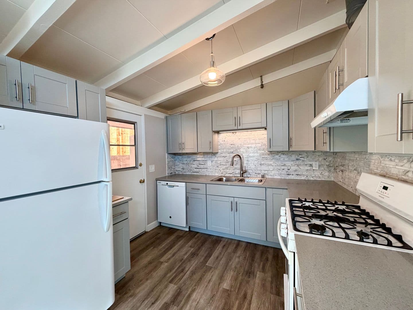 Santa Barbara House: 34 A Betty Drive