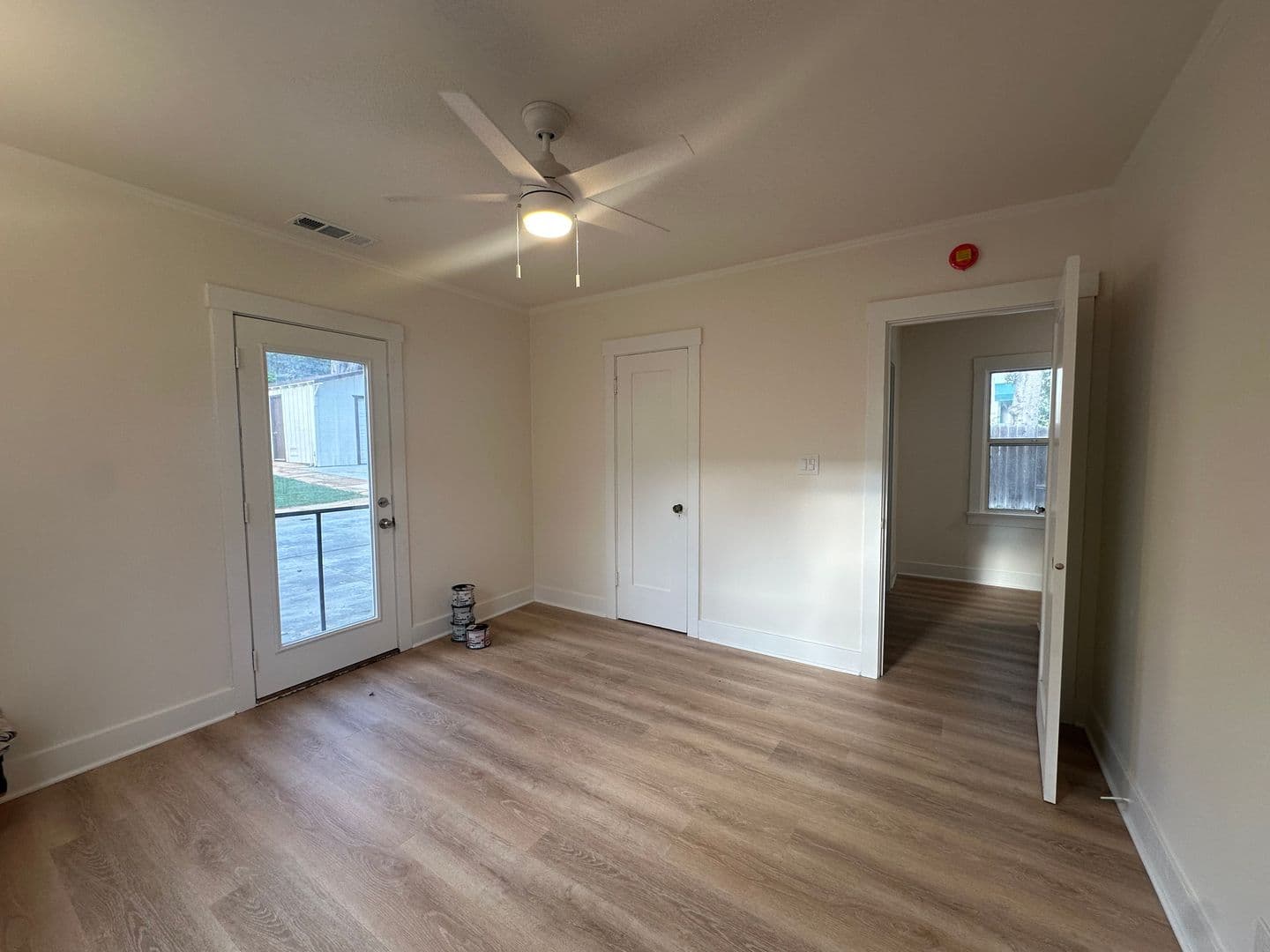 Santa Barbara House: 417 Montgomery St