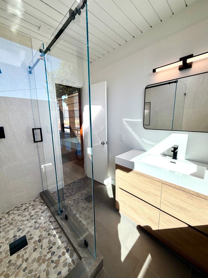 Santa Barbara House: 222 La Jolla Drive
