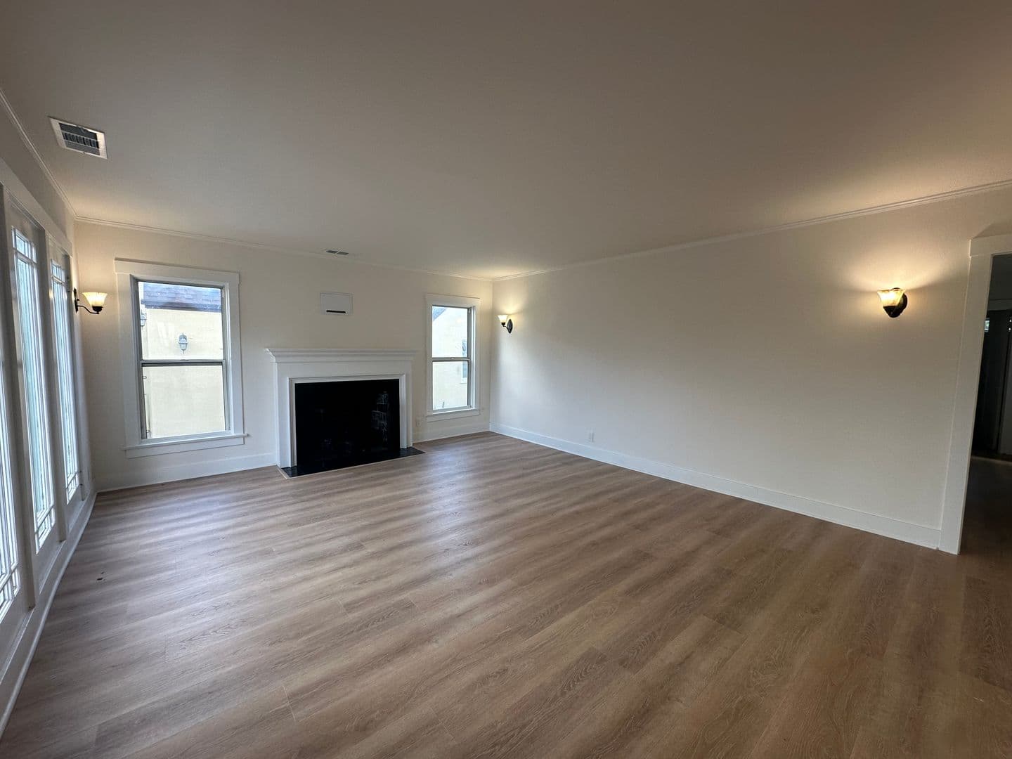Santa Barbara House: 417 Montgomery St