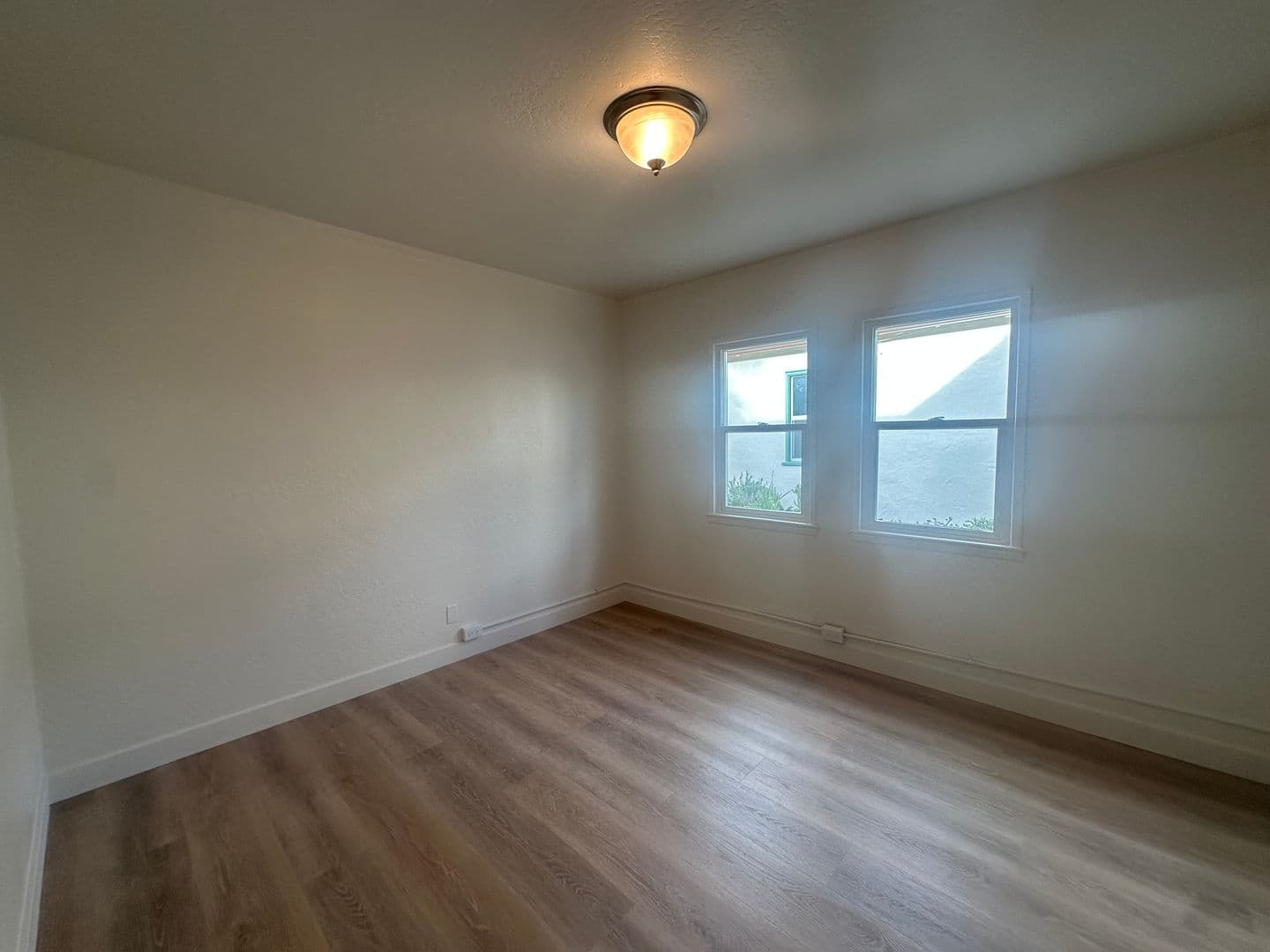 Santa Barbara Apartment: 413-413 1/2 Montgomery