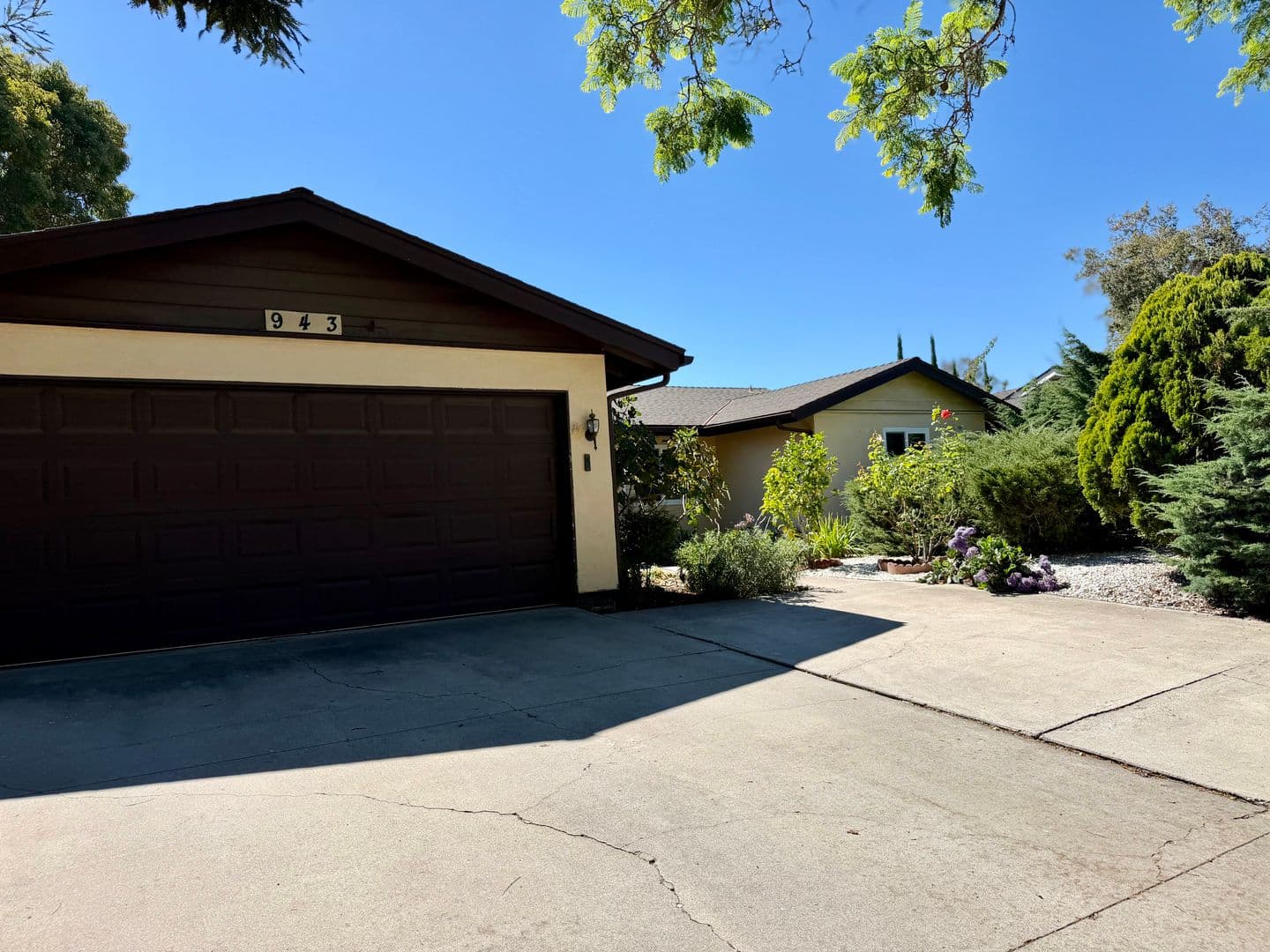 Santa Barbara House: 943 N Patterson Ave