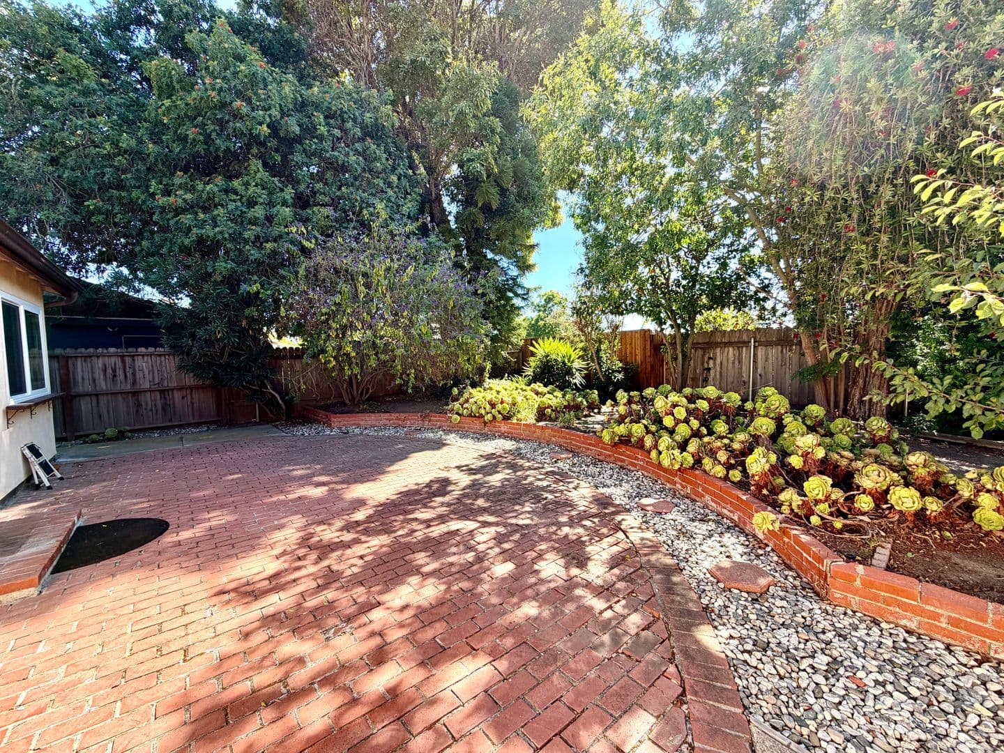 Santa Barbara House: 943 N Patterson Ave