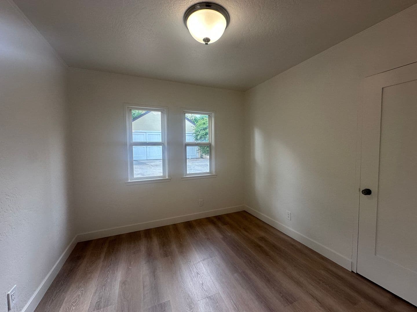 Santa Barbara Apartment: 413-413 1/2 Montgomery