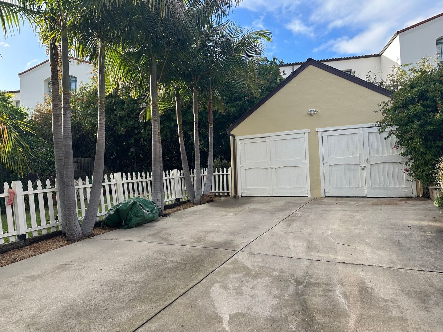 Santa Barbara Apartment: 413-413 1/2 Montgomery