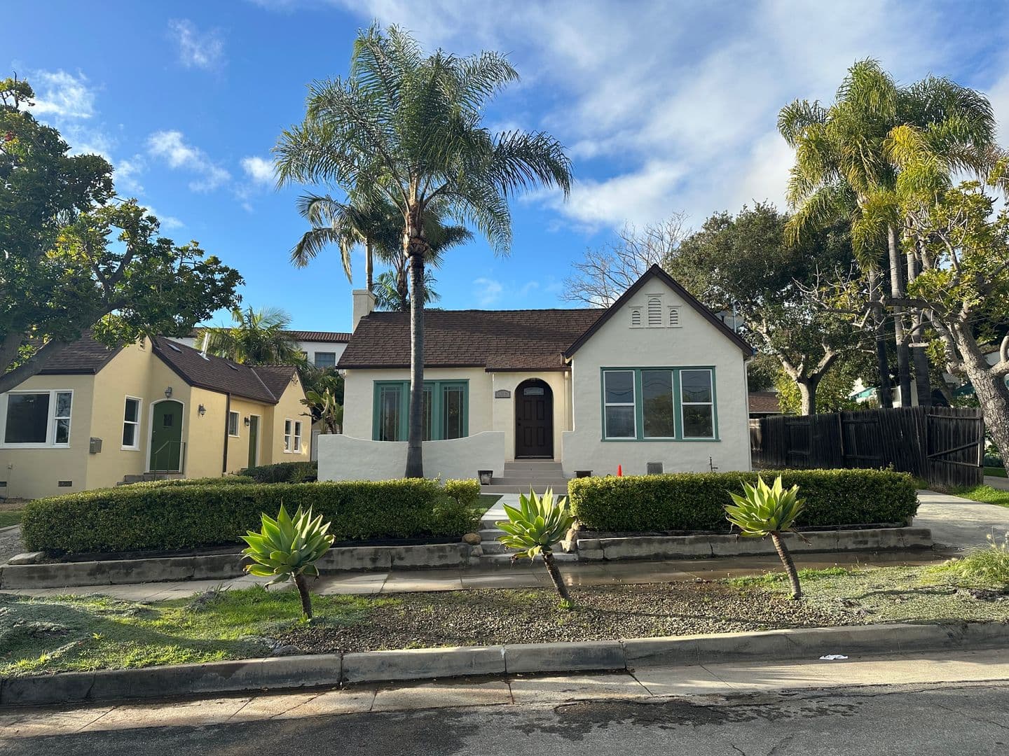 Santa Barbara House: 417 Montgomery St