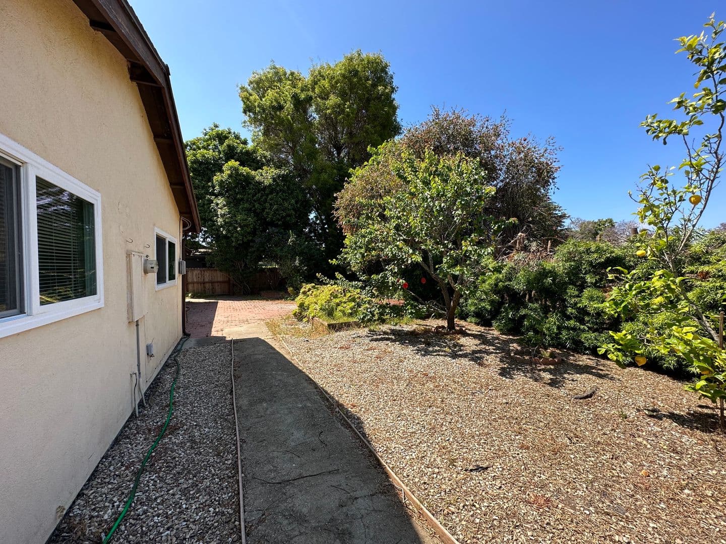 Santa Barbara House: 943 N Patterson Ave