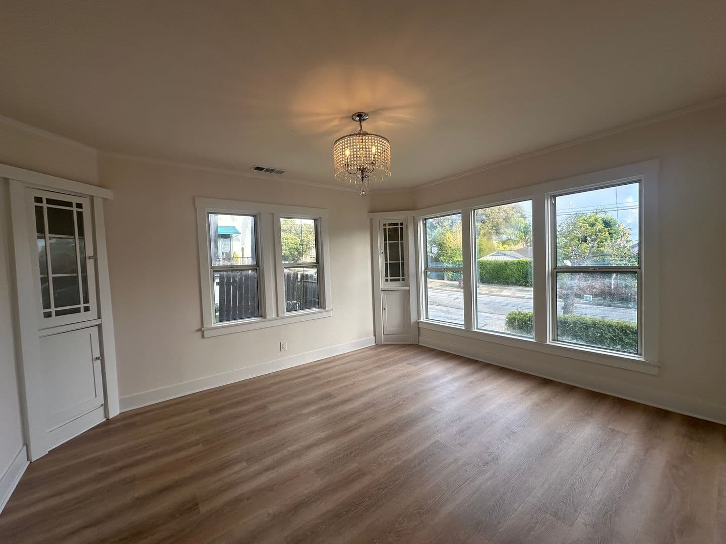 Santa Barbara House: 417 Montgomery St