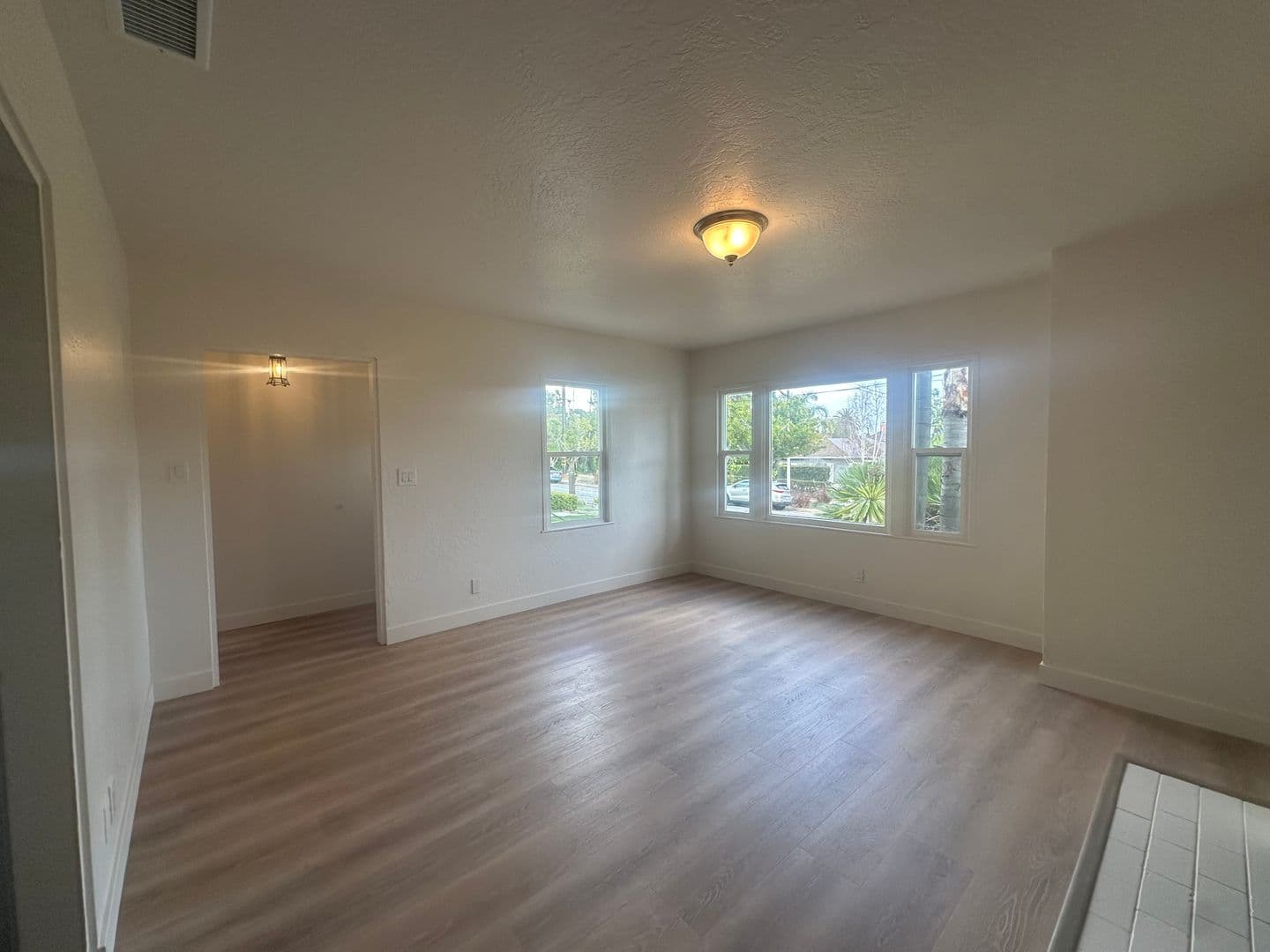 Santa Barbara Apartment: 413-413 1/2 Montgomery