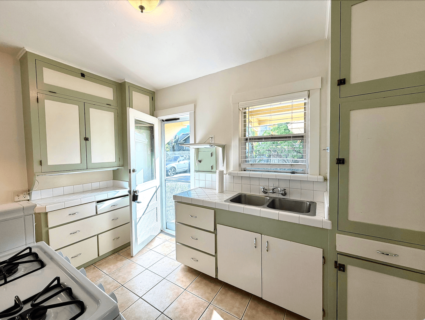 Santa Barbara House: 1325 Laguna St