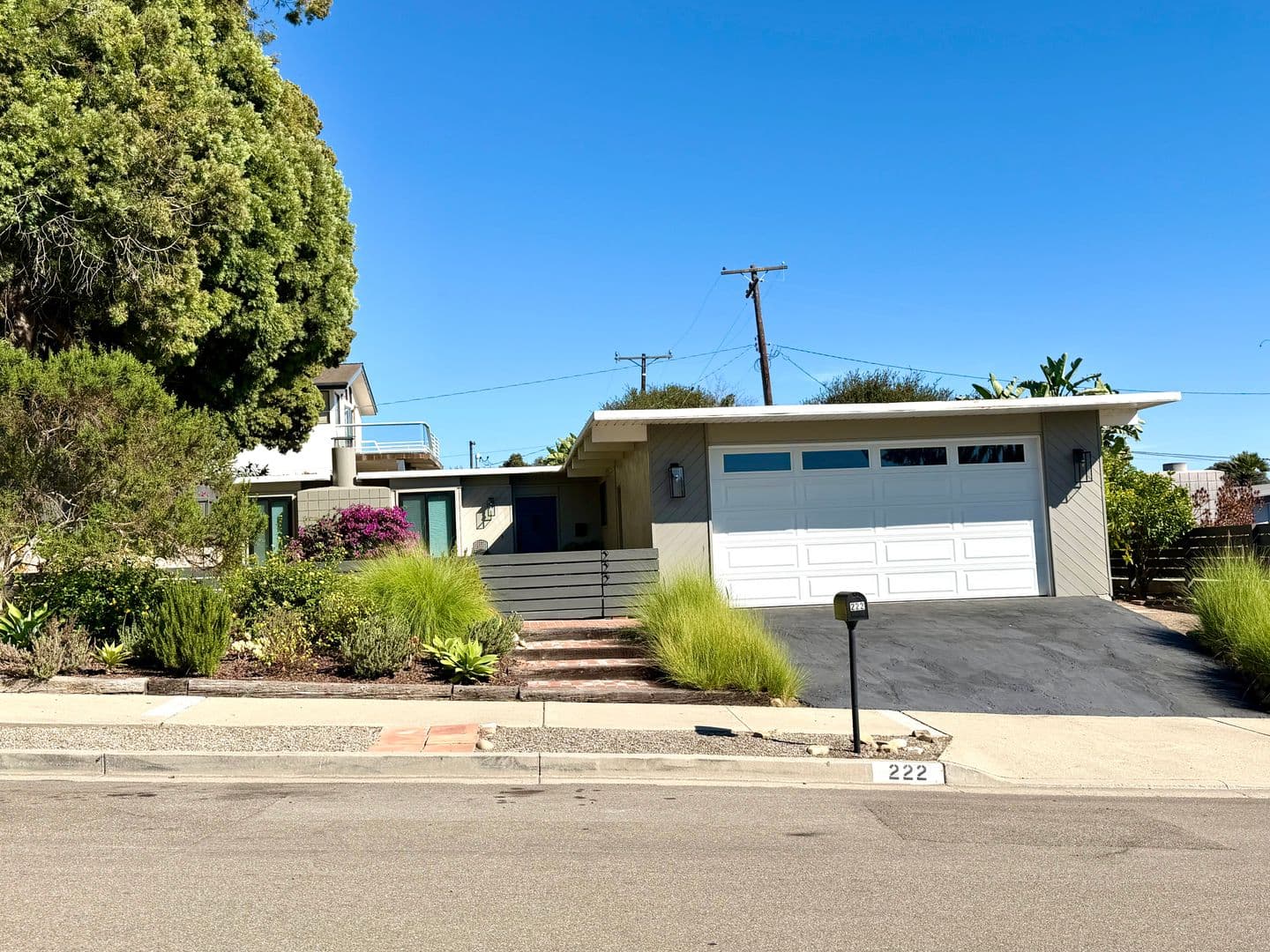 Santa Barbara House: 222 La Jolla Drive