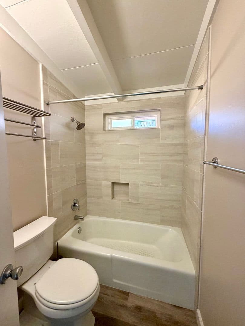 Santa Barbara House: 34 A Betty Drive
