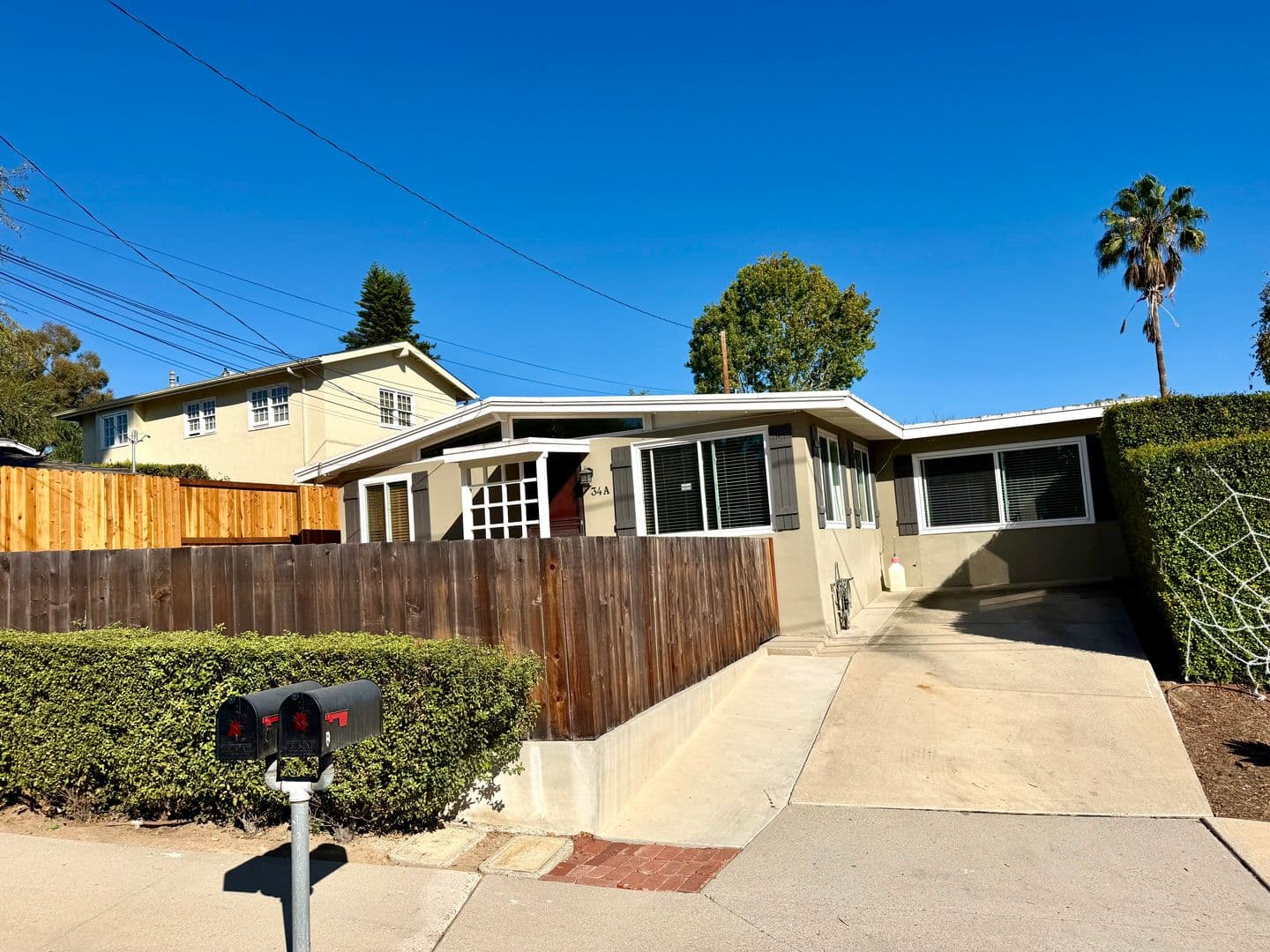 Santa Barbara House: 34 A Betty Drive
