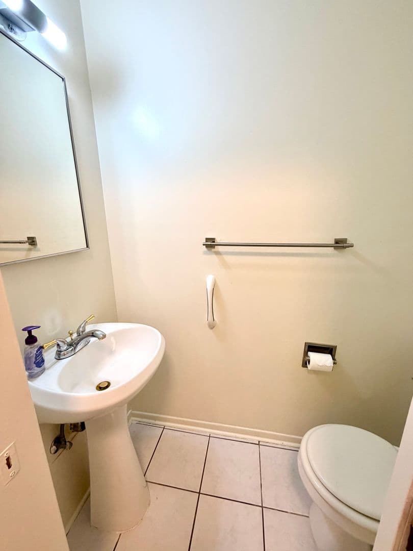 Santa Barbara House: 943 N Patterson Ave