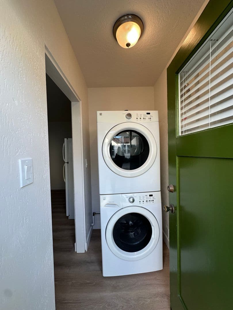 Santa Barbara Apartment: 413-413 1/2 Montgomery