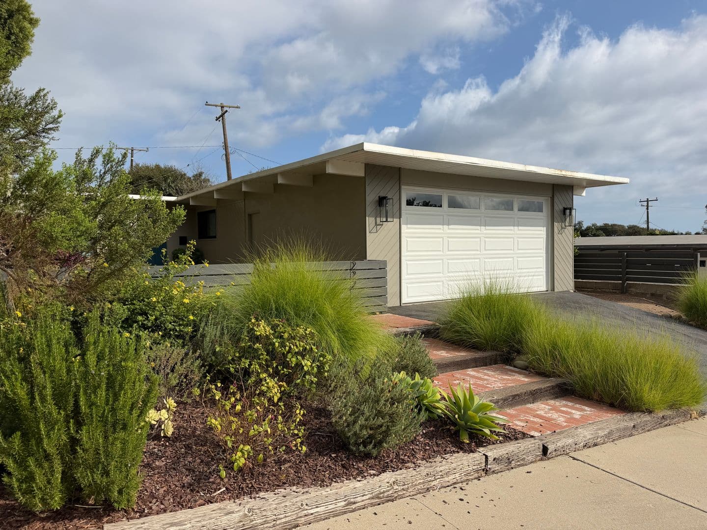 Santa Barbara House: 222 La Jolla Drive
