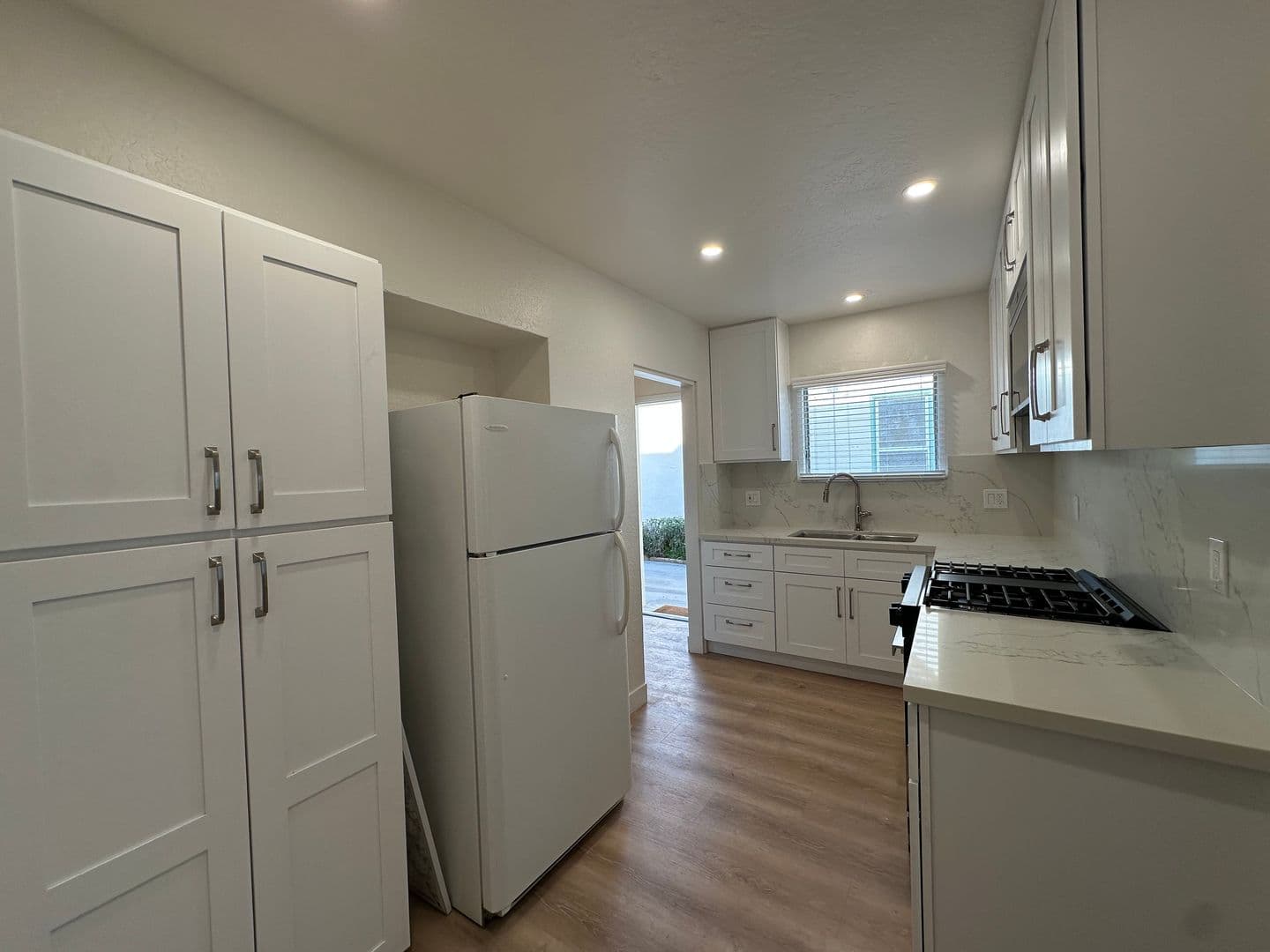 Santa Barbara Apartment: 413-413 1/2 Montgomery