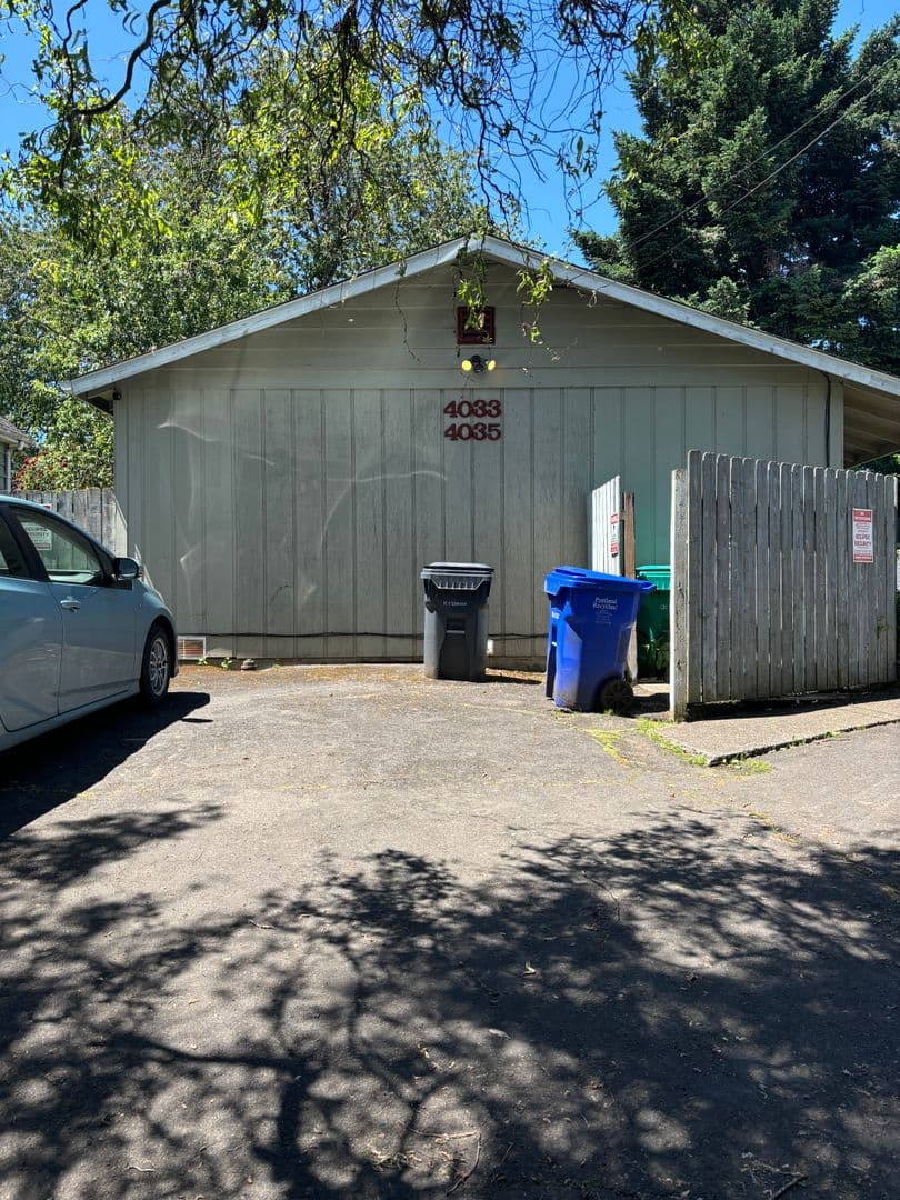 Portland Multiplex: 4033-4035 NE Mallory St