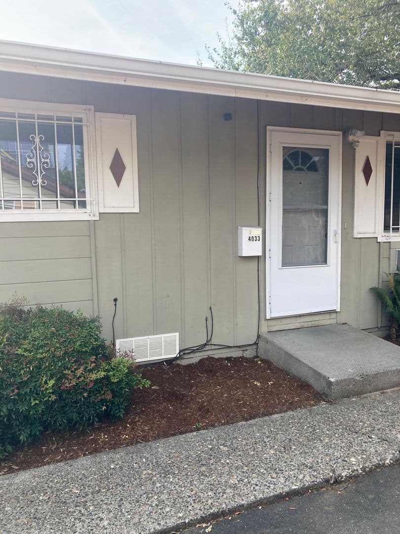 Portland Multiplex: 4033-4035 NE Mallory St