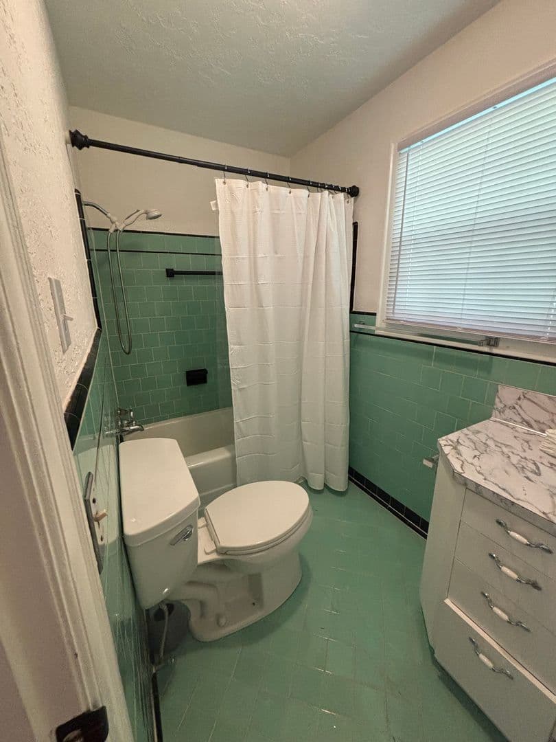 Aloha House: 3325 SW 182nd Ave