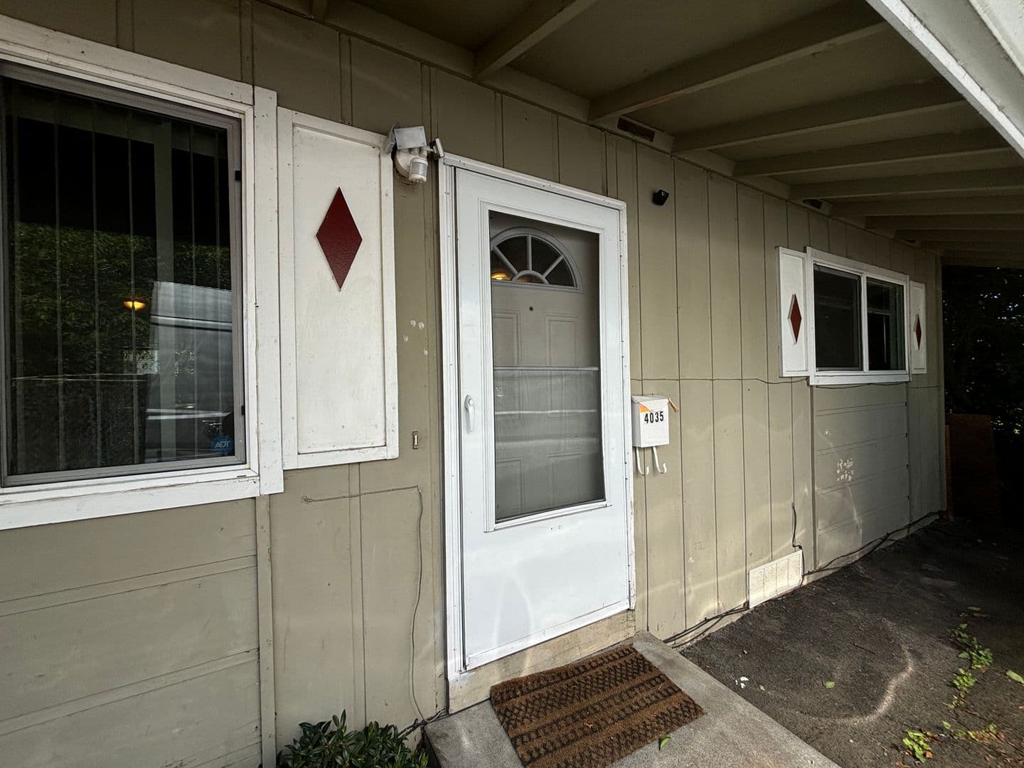 Portland Multiplex: 4033-4035 NE Mallory St