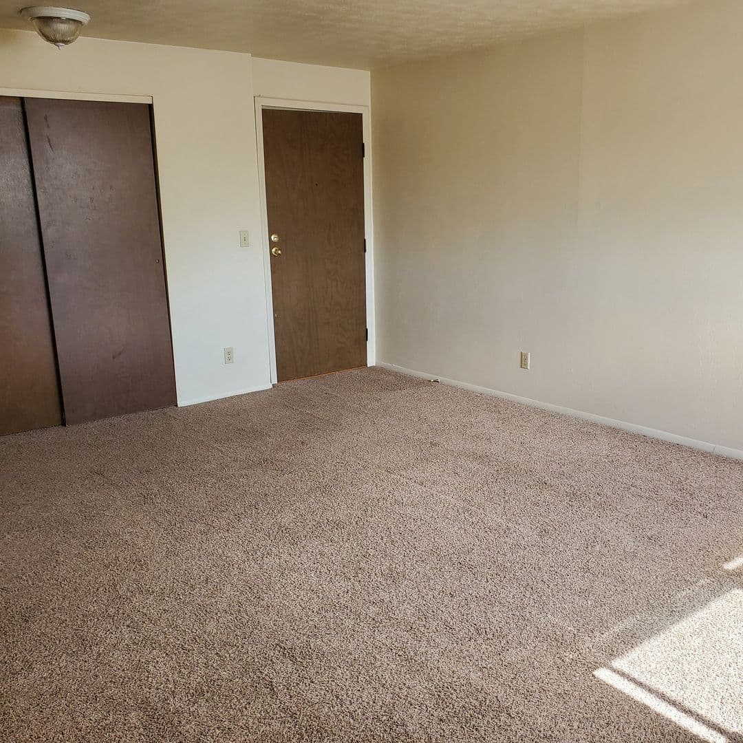 Oxford Apartment: 216 E Sycamore Street