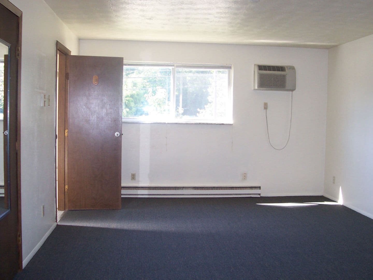 Oxford Apartment: 216 E Sycamore Street