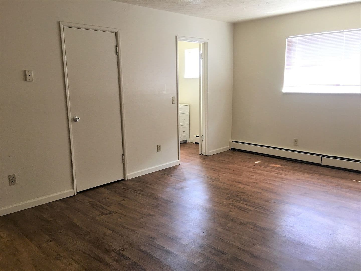Oxford Apartment: 306 N Main St