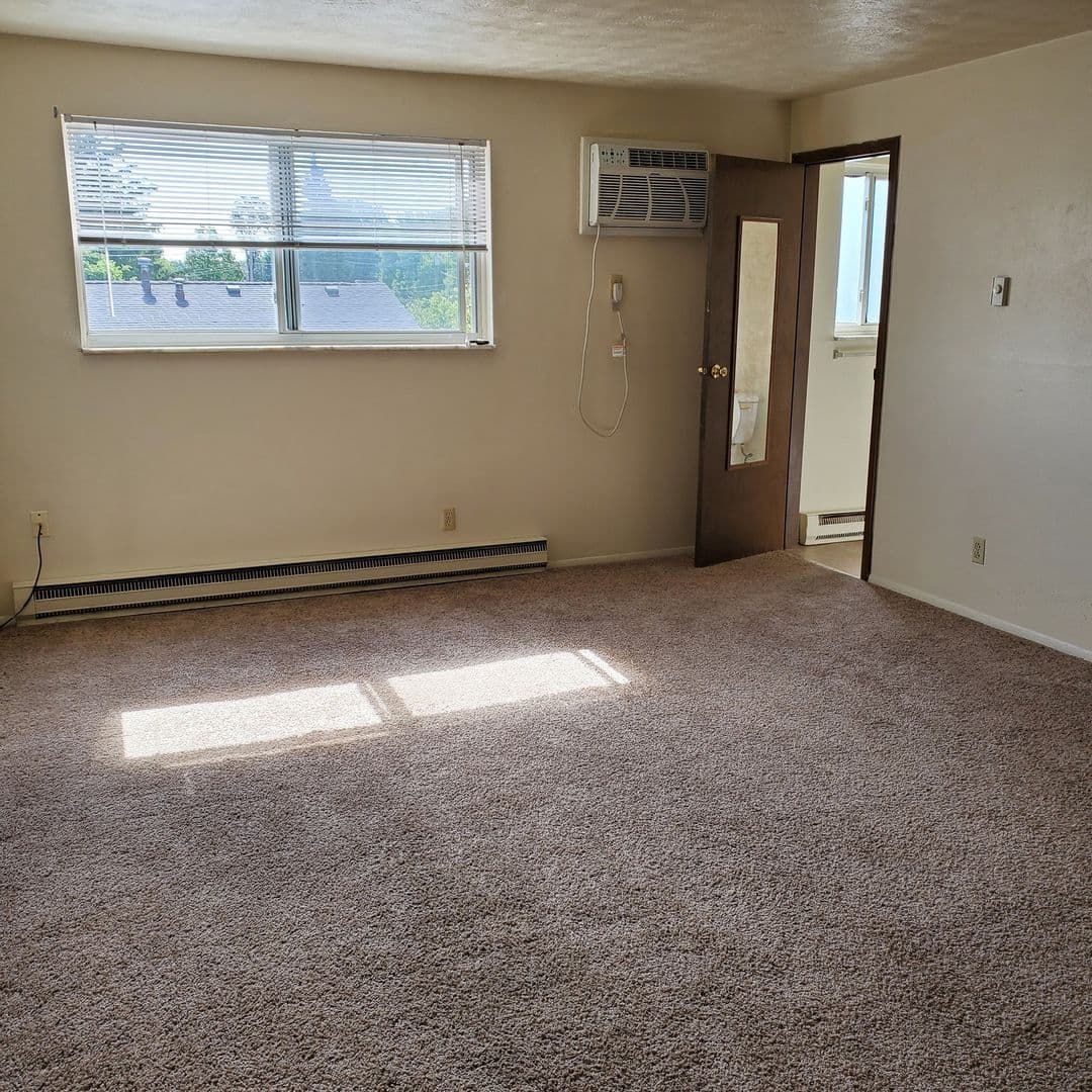 Oxford Apartment: 216 E Sycamore Street