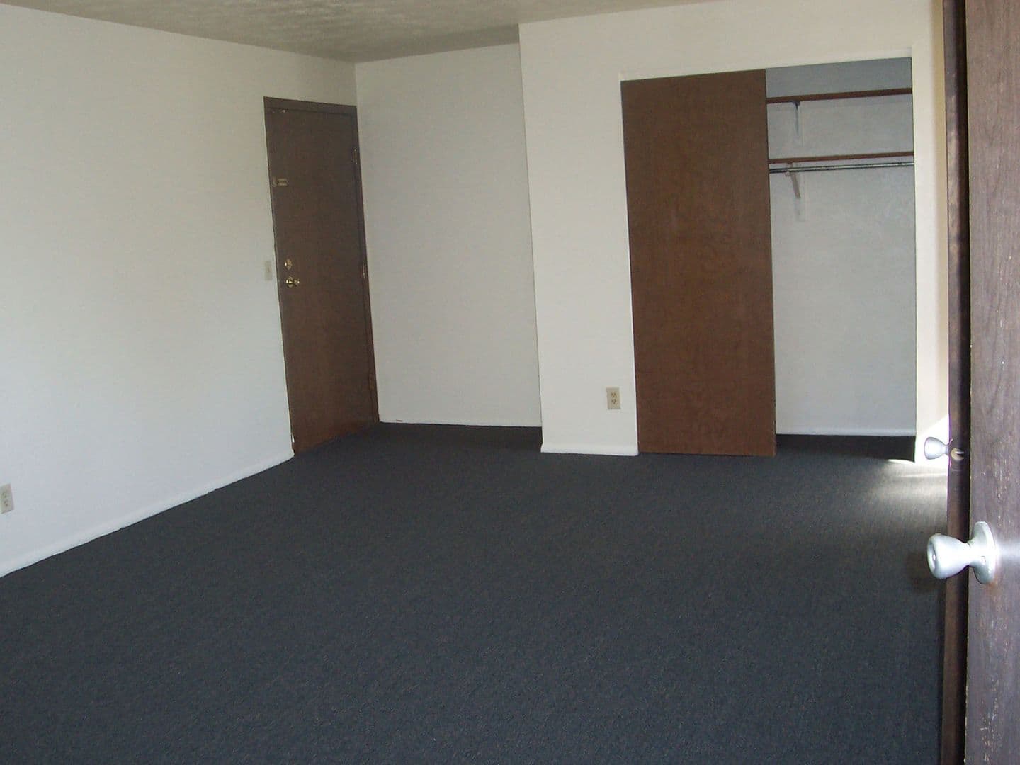 Oxford Apartment: 216 E Sycamore Street