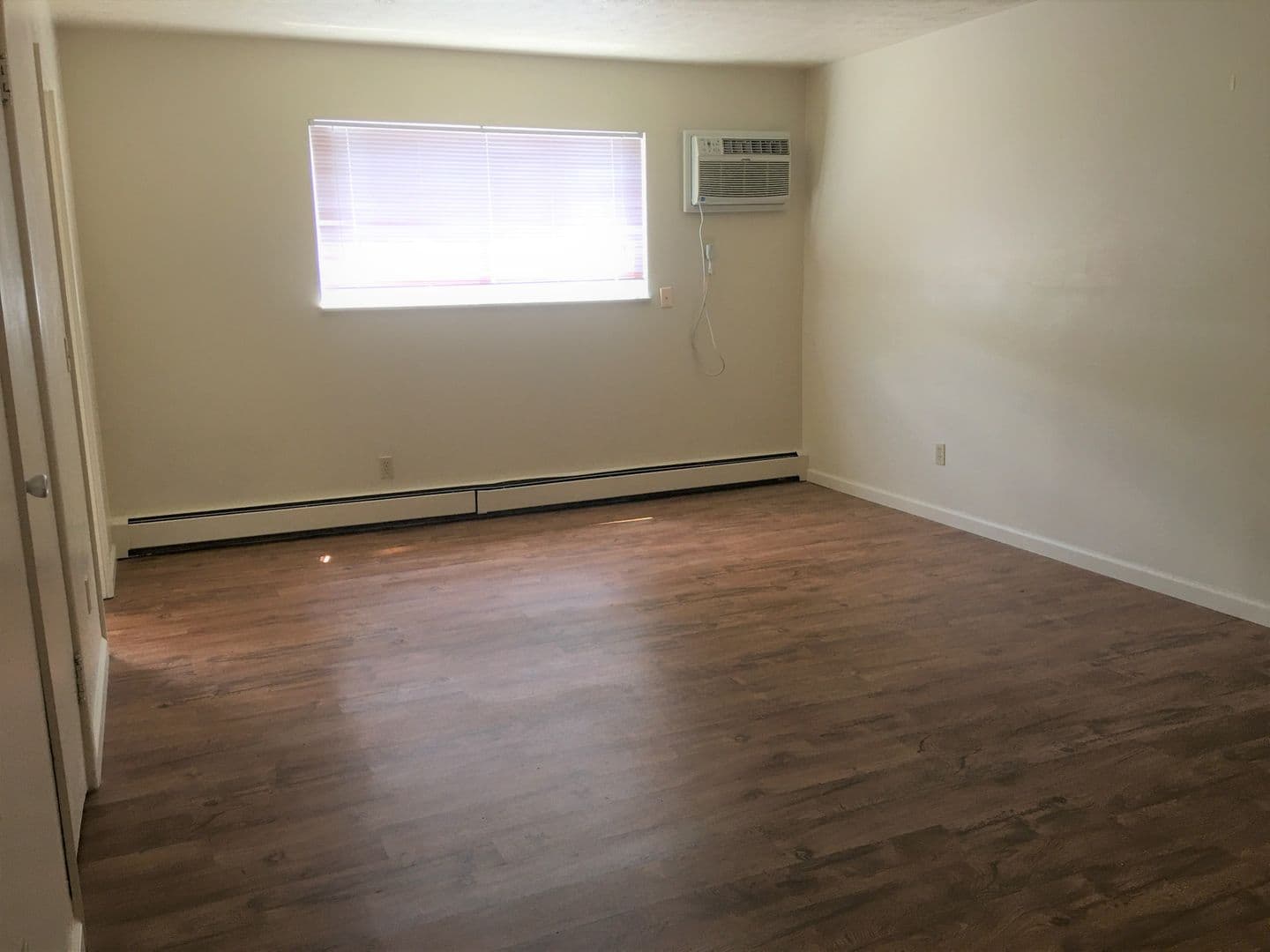 Oxford Apartment: 712 S Poplar Street