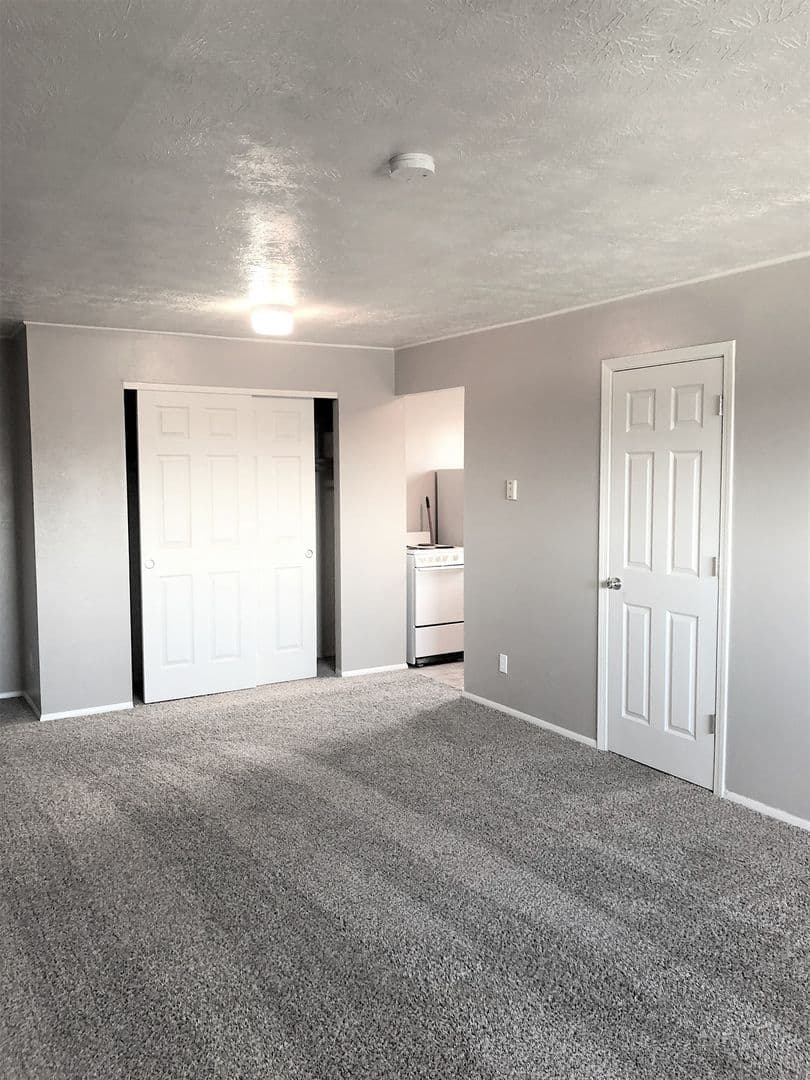 Oxford Apartment: 216 E Sycamore Street