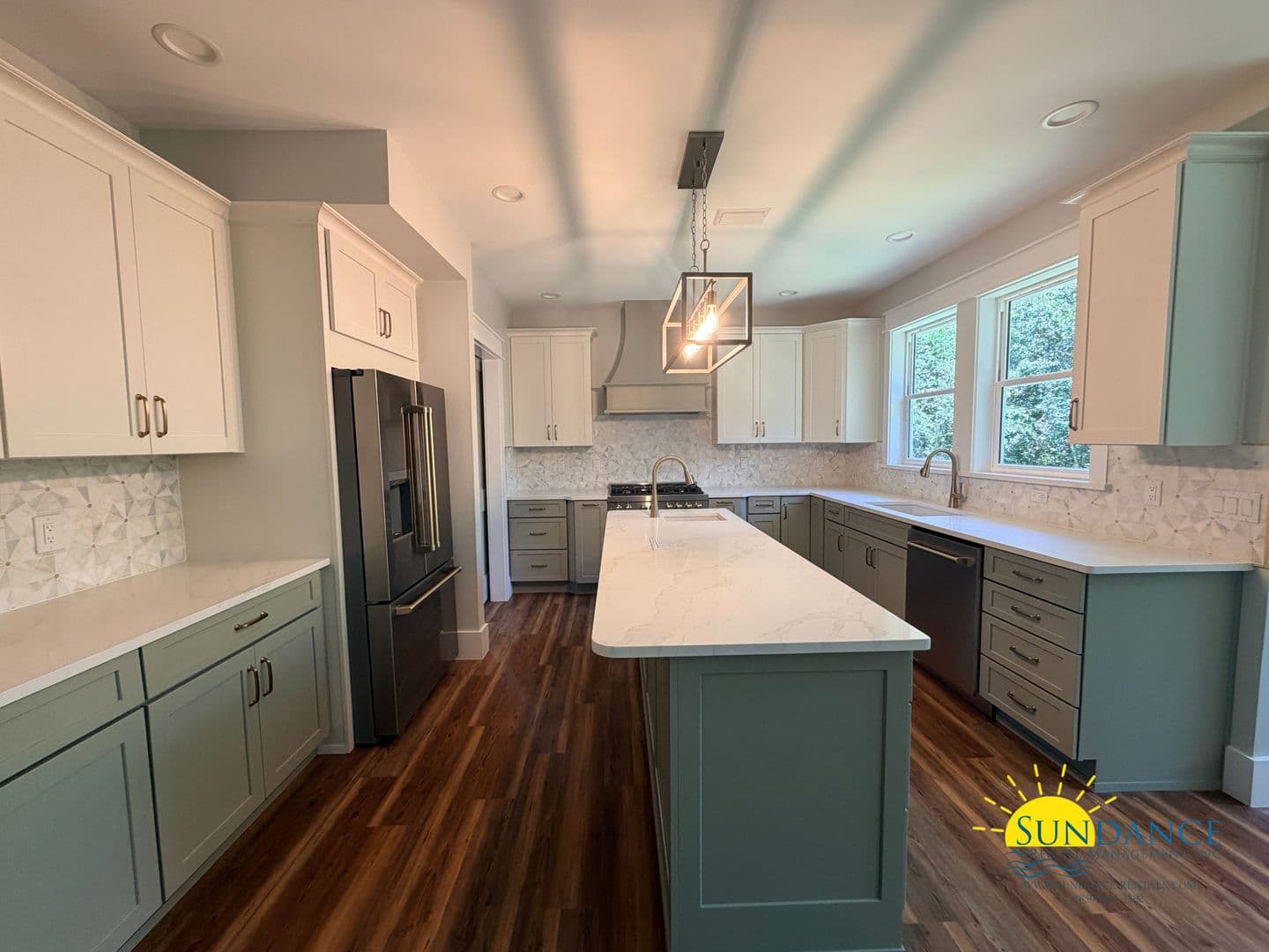 Crestview House: 5870 Saratoga Drive