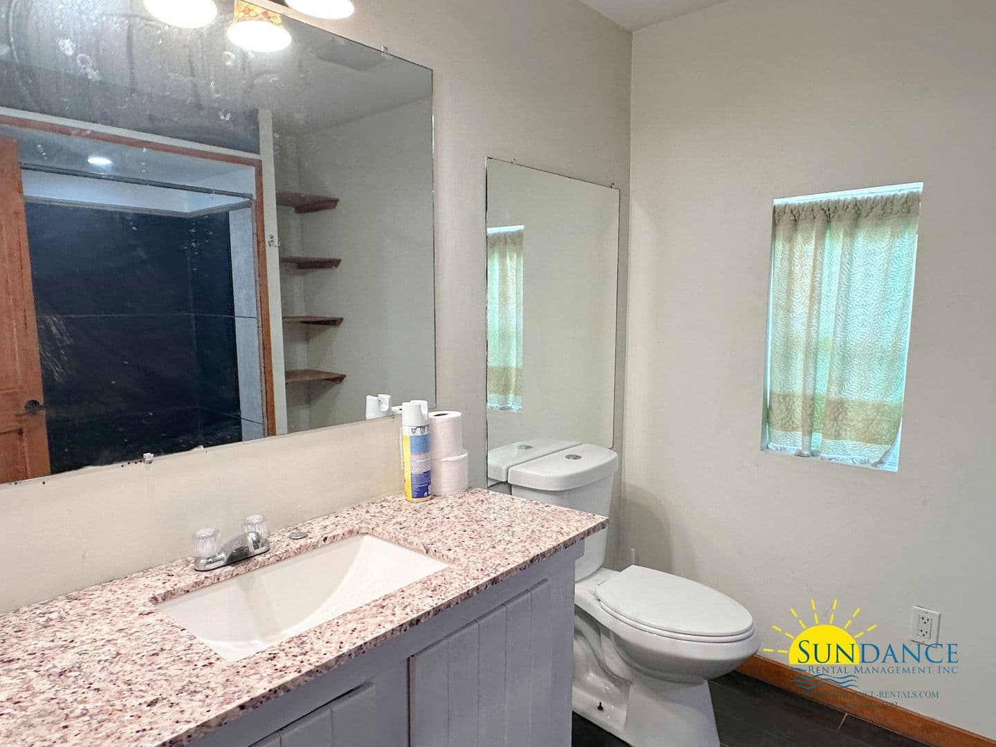 Navarre House: 8415 Tortuga Street