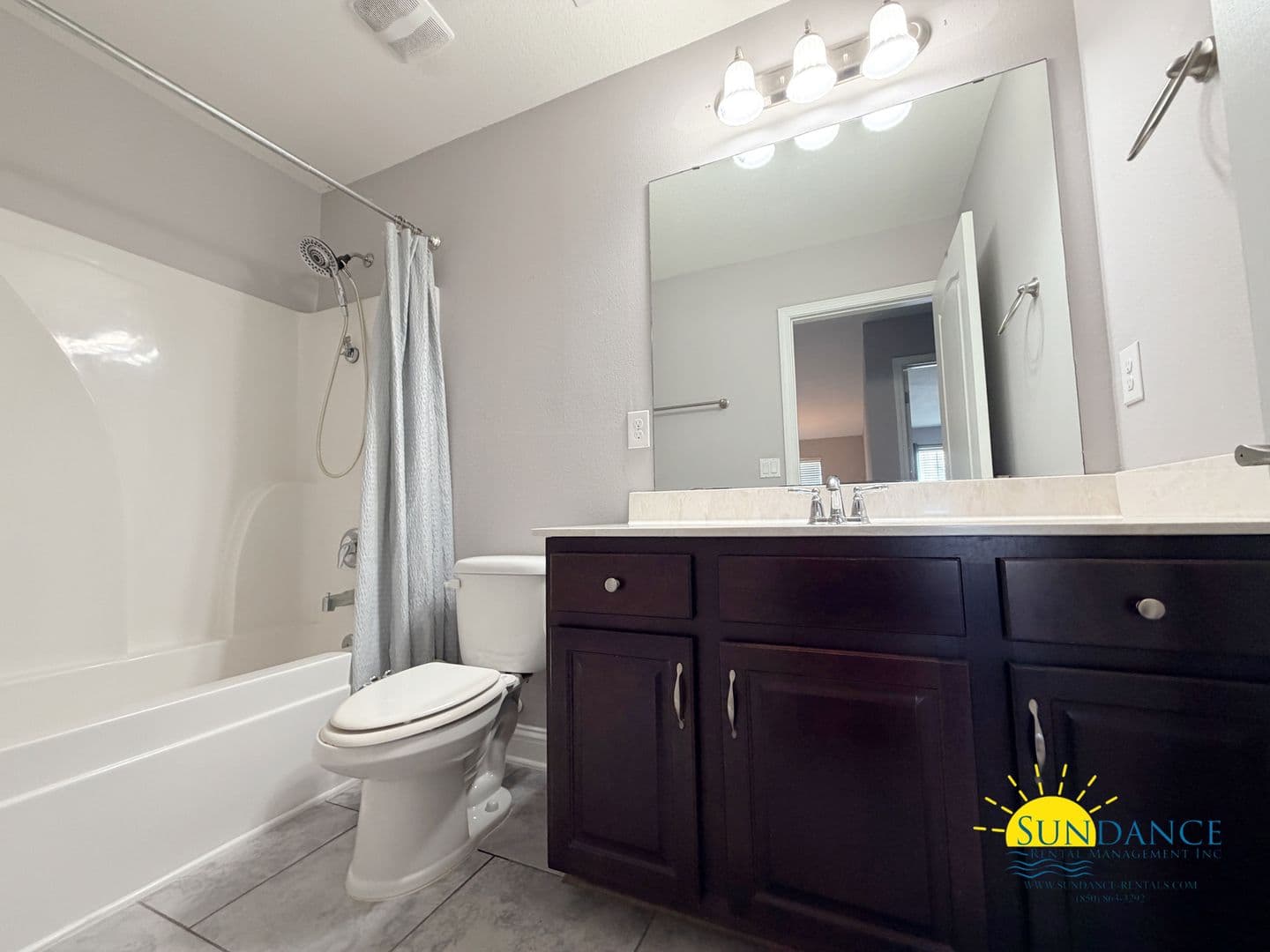 Navarre House: 8565 Holley Hills Circle