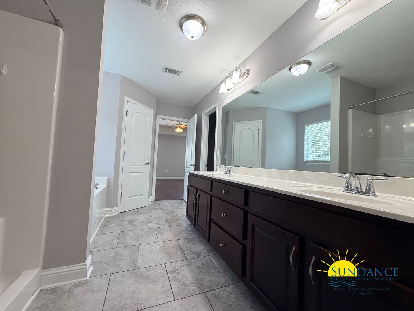 Navarre House: 8565 Holley Hills Circle