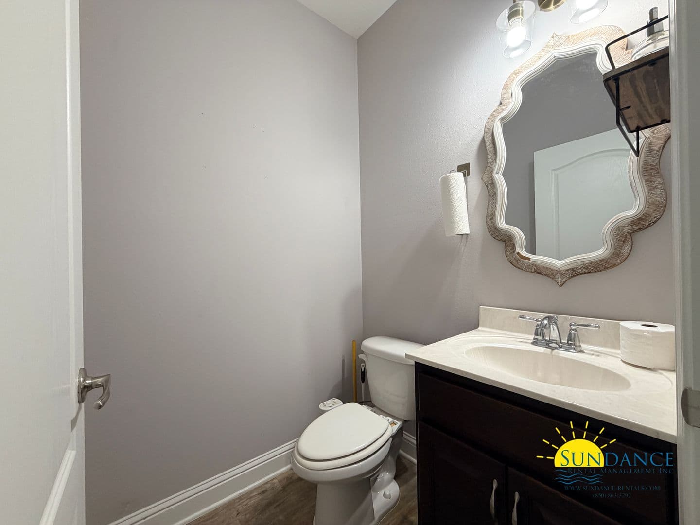 Navarre House: 8565 Holley Hills Circle