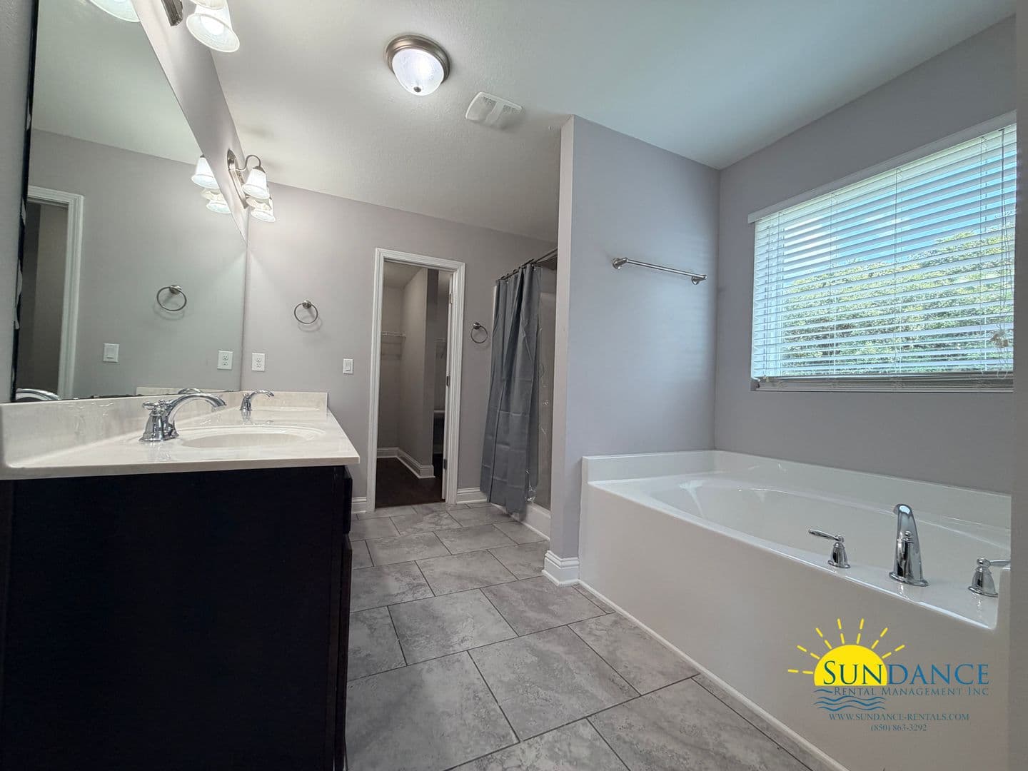 Navarre House: 8565 Holley Hills Circle
