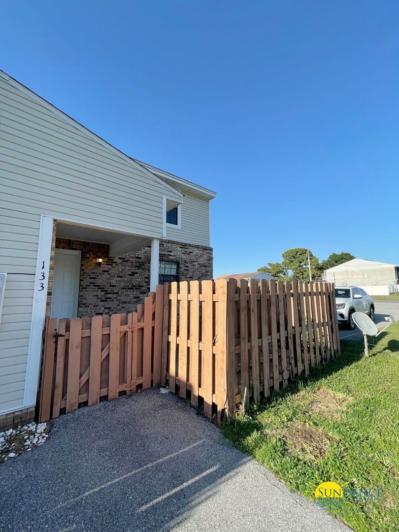 Shalimar Townhome: 133 4th Avenue