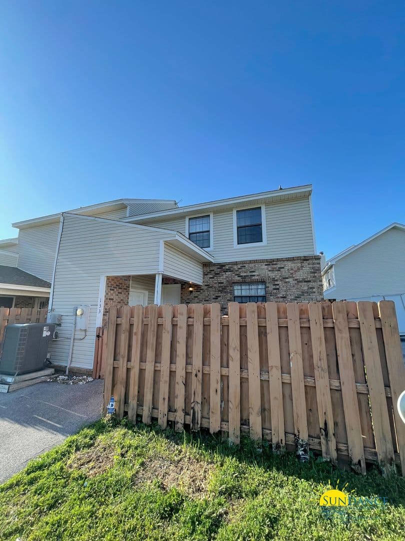 Shalimar Townhome: 133 4th Avenue