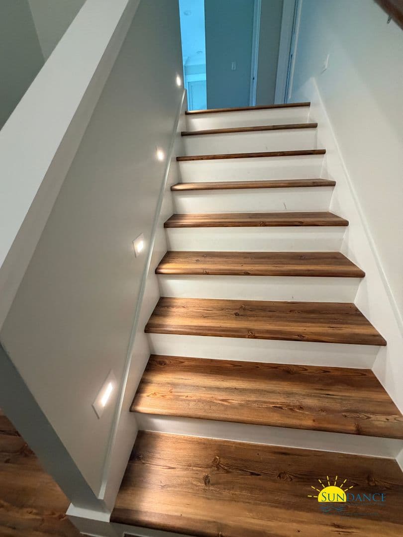 Crestview House: 5870 Saratoga Drive
