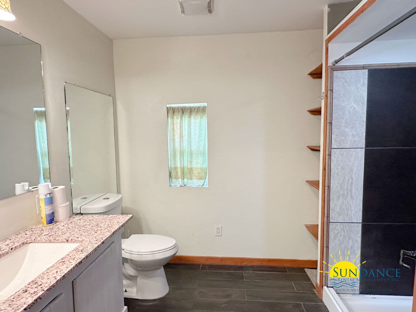 Navarre House: 8415 Tortuga Street