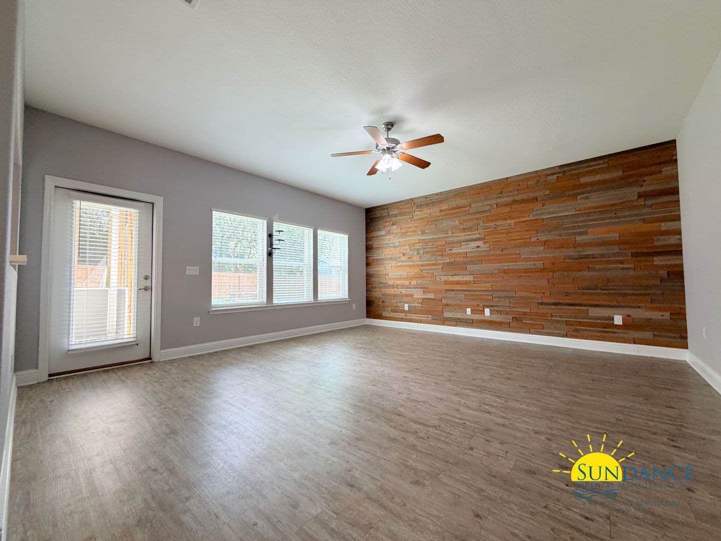 Navarre House: 8565 Holley Hills Circle