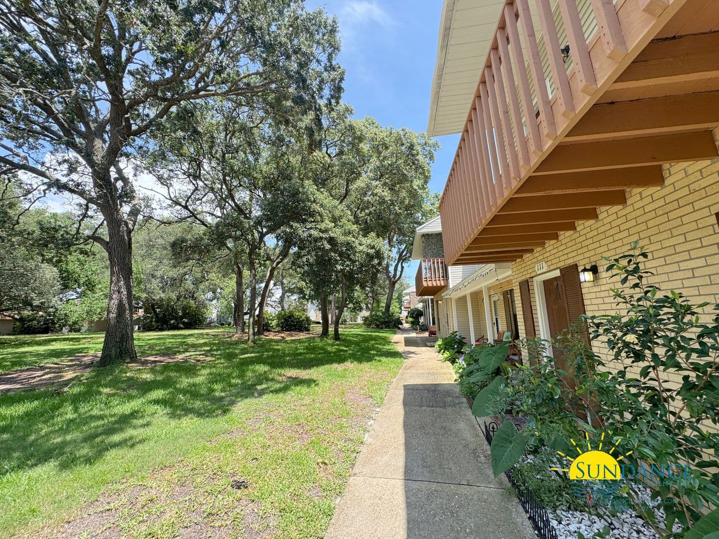 Shalimar Townhome: 133 4th Avenue