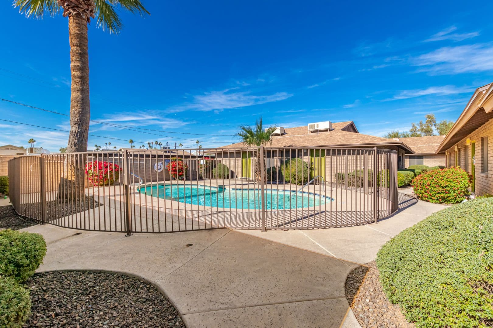 Phoenix Apartment: 3325 E Pinchot Ave